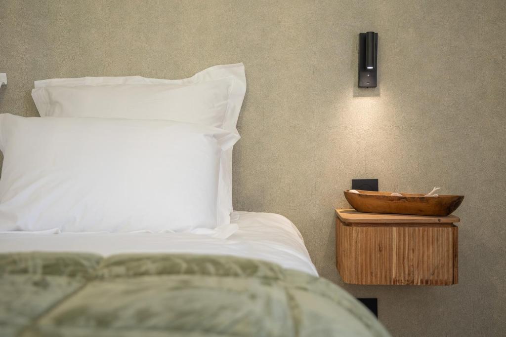 Deluxe Room N. 2 — le linge vert tendre