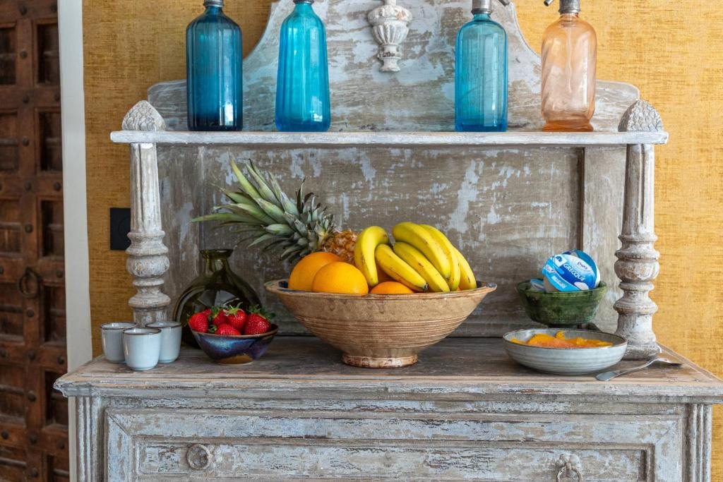 Nature morte provençale de fruits et de verre